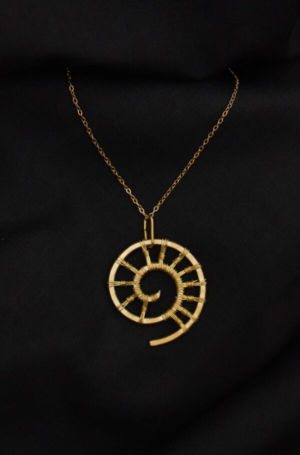 Spiralen Halskette mit feinen Details